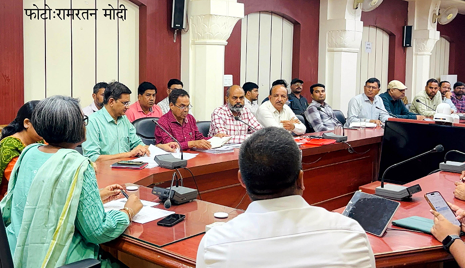 अतिक्रमण के चलते रोड़ पर , भारतमाला रोड़ के दोनों ओर ढाबे पर खड़े ट्रकों का अब होगा ऑनलाइन चालान अतिक्रमण के चलते रोड़ पर , भारतमाला रोड़ के दोनों ओर ढाबे पर खड़े ट्रकों का अब होगा ऑनलाइन चालान