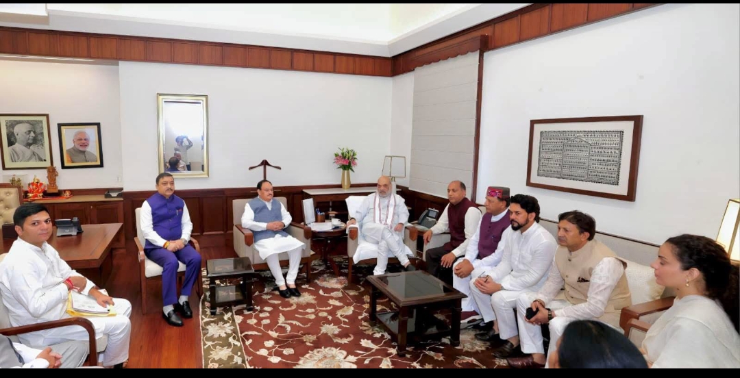 जे पी नड्डा के नेतृत्व में हिमाचल प्रदेश की सहायता के लिए सांसदों और विधायकों के प्रतिनिधिमंडल ने केंद्रीय गृह मंत्री के साथ मुलाकात करते हुए