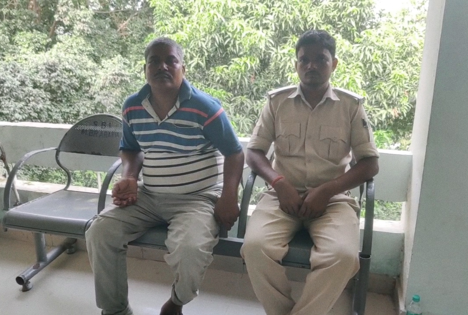 अररिया फोटो:पुलिस हिरासत में मक्का कारोबारी