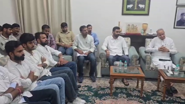 राजस्थान में छात्रसंघ चुनाव बहाली की मांग को लेकर छात्र नेताओं ने की अशोक गहलोत से मुलाकात राजस्थान में छात्रसंघ चुनाव बहाली की मांग को लेकर छात्र नेताओं ने की अशोक गहलोत से मुलाकात