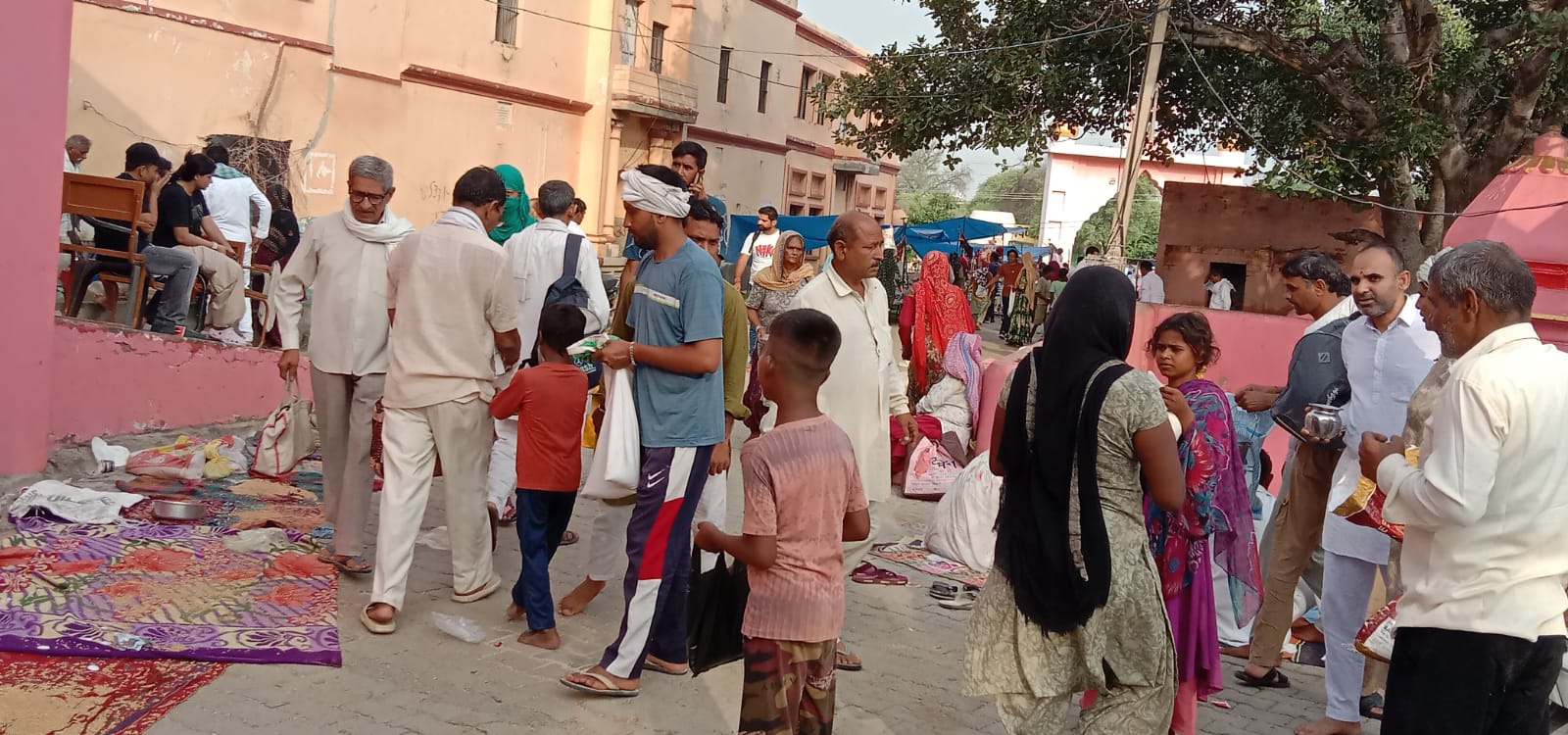 हरियाली अमावस्या पर पिंडारा तीर्थ पर पिंडदान करवाने के लिए पहुंचे श्रद्धालु। हरियाली अमावस्या पर पिंडारा तीर्थ पर पिंडदान करवाने के लिए पहुंचे श्रद्धालु।