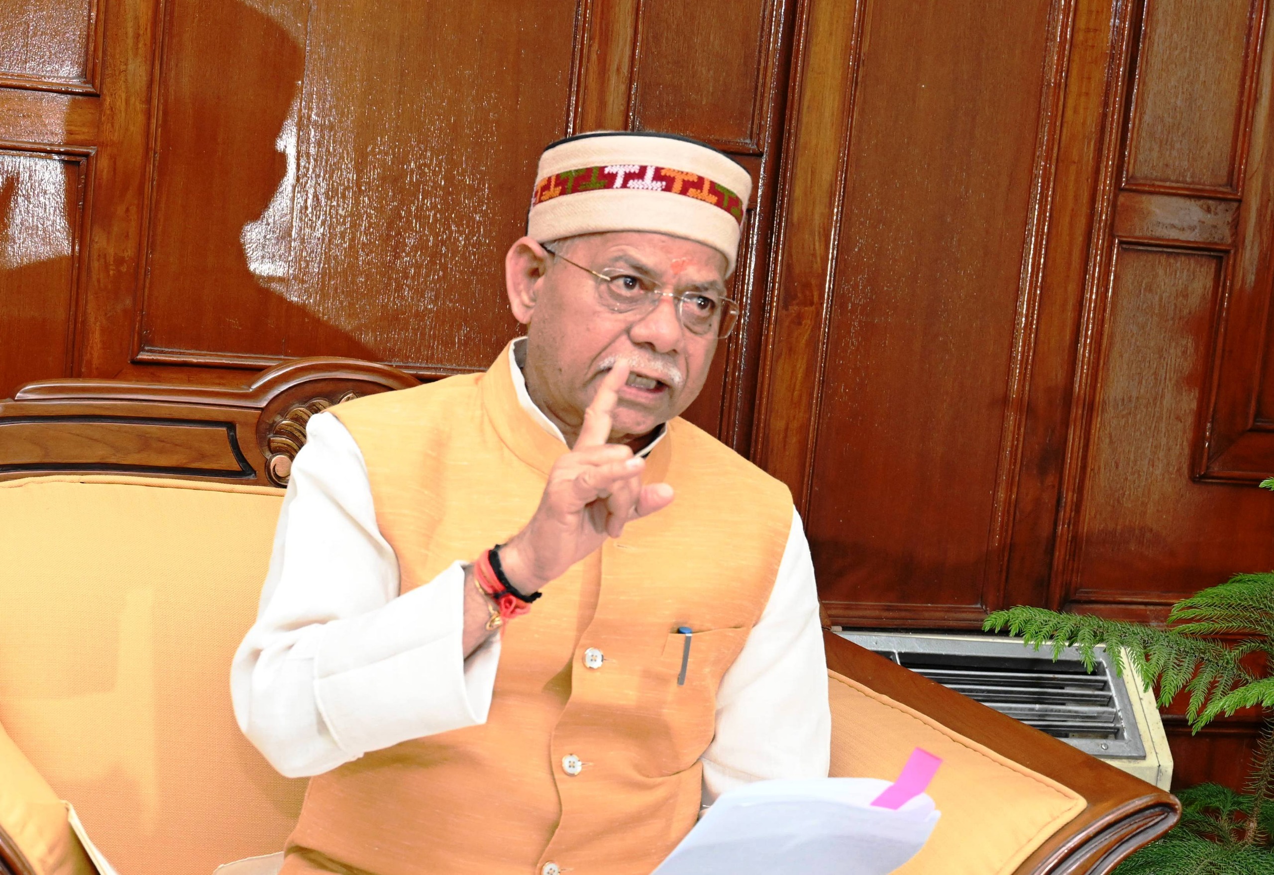 राज्यपाल प्रेस वार्ता के दौरान राज्यपाल प्रेस वार्ता के दौरान