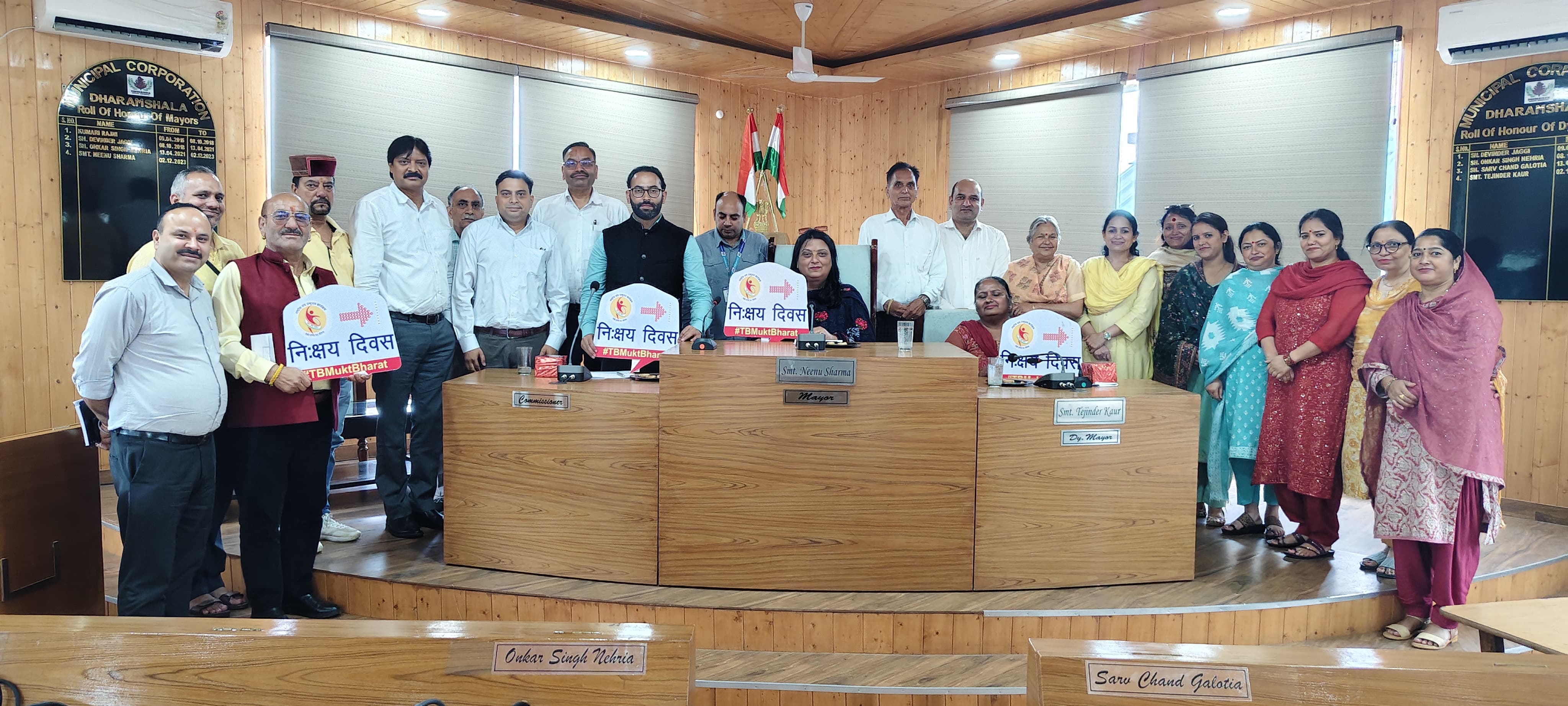 कार्यशाला में मौजूद नगर निगम महापौर और अन्य। कार्यशाला में मौजूद नगर निगम महापौर और अन्य।