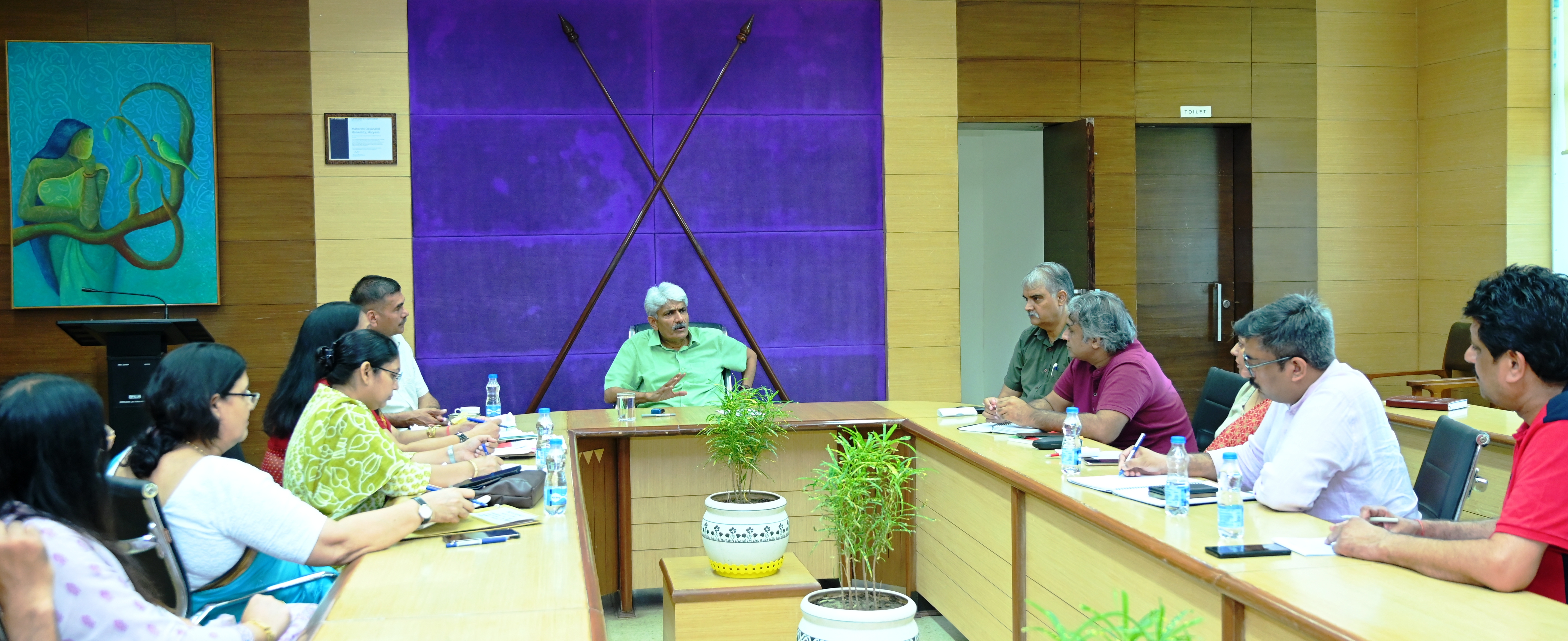 मदवि में हरियाली तीज को लेकर अधिकारियों की बैठक लेते कुलपति राजबीर सिंह। मदवि में हरियाली तीज को लेकर अधिकारियों की बैठक लेते कुलपति राजबीर सिंह।
