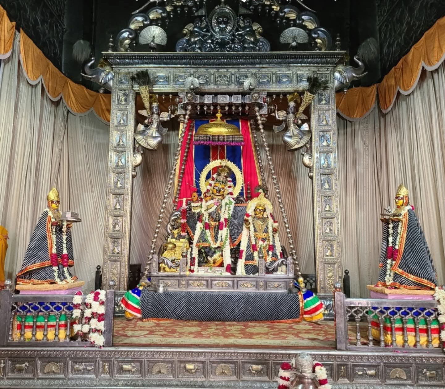 हरियाली अमावस्या: गोविंद देवजी मंदिर में सजी झूला झांकी हरियाली अमावस्या: गोविंद देवजी मंदिर में सजी झूला झांकी