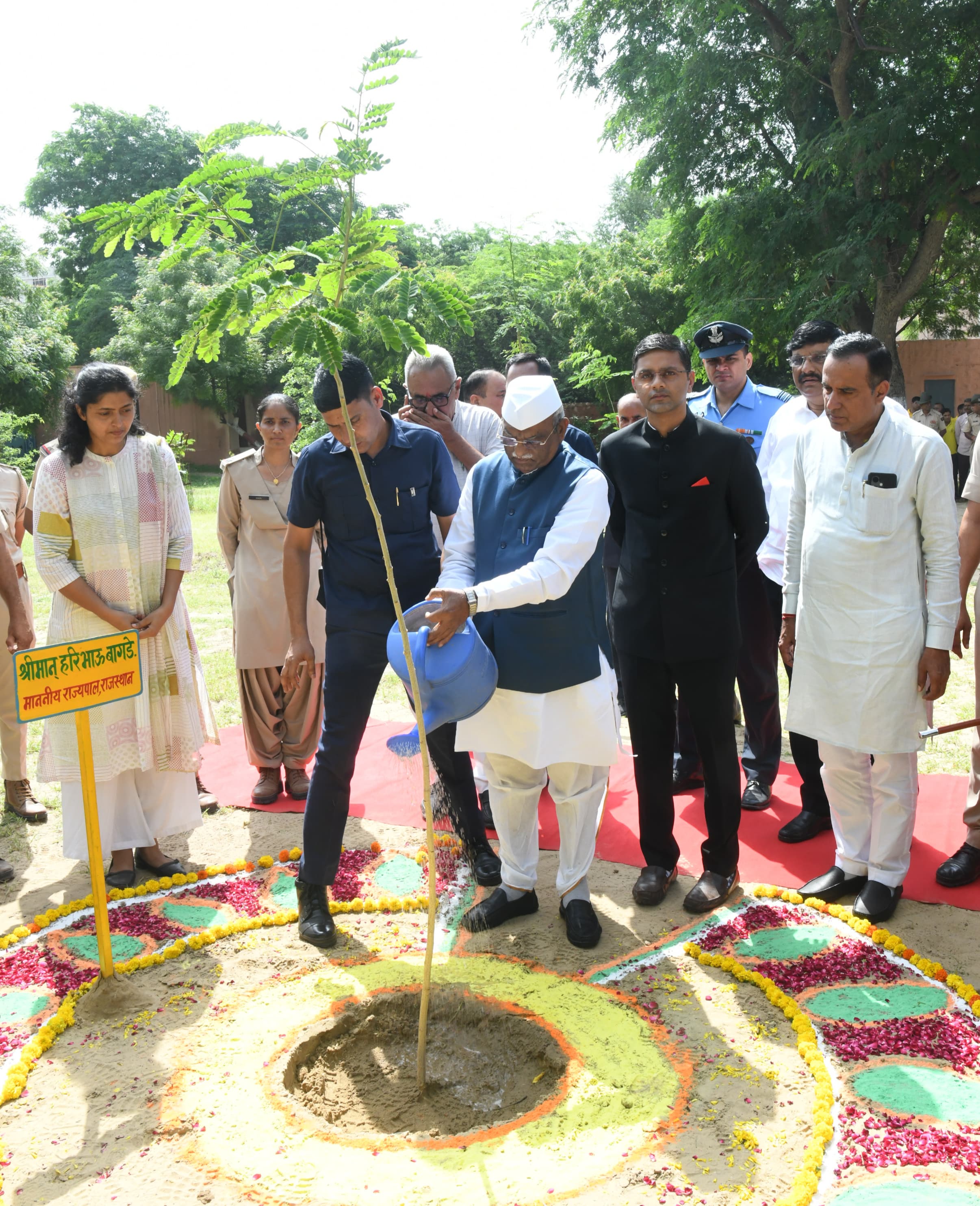 अंतिम छोर पर खड़े व्यक्ति तक पहुंचे लाभ, वास्तविक जरूरतमंद सशक्त हो : राज्यपाल अंतिम छोर पर खड़े व्यक्ति तक पहुंचे लाभ, वास्तविक जरूरतमंद सशक्त हो : राज्यपाल