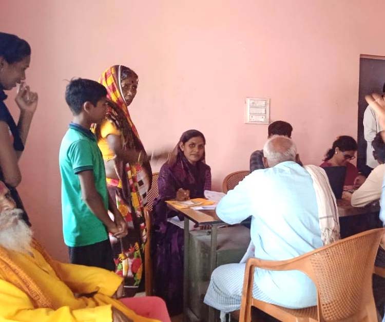 अटल डिजिटल सुविधा केंद्र से लाेगाें काे मिल रही सुविधा अटल डिजिटल सुविधा केंद्र से लाेगाें काे मिल रही सुविधा