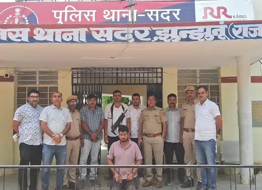 तस्कर गिरफतार तस्कर गिरफतार