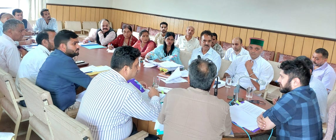 पुनर्वास एवं पुनर्स्थापन समिति की बैठक की अध्यक्षता करते हुए उपायुक्त। पुनर्वास एवं पुनर्स्थापन समिति की बैठक की अध्यक्षता करते हुए उपायुक्त।