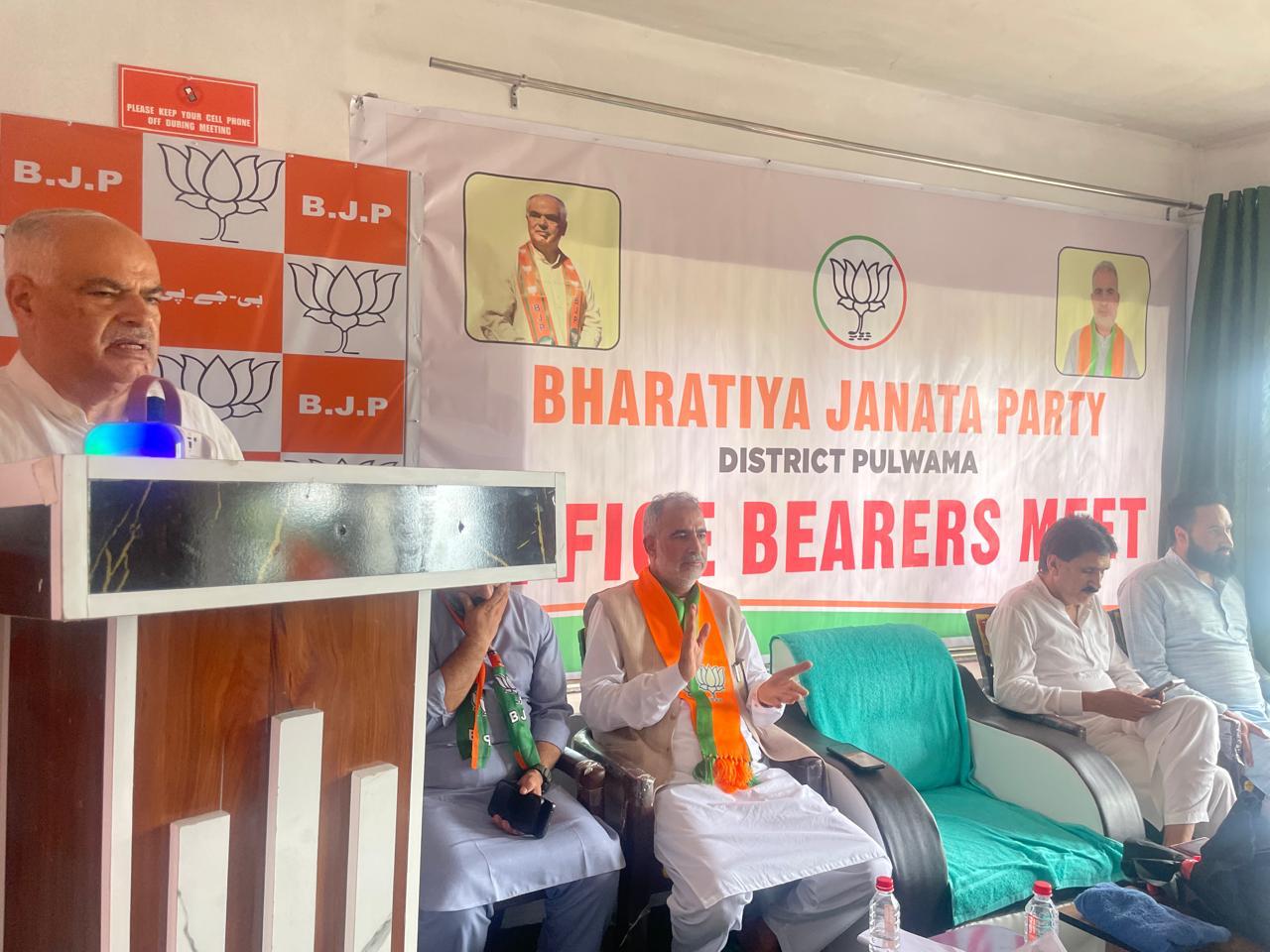 अशोक कौल ने पुलवामा में संगठनात्मक बैठक की अध्यक्षता की अशोक कौल ने पुलवामा में संगठनात्मक बैठक की अध्यक्षता की