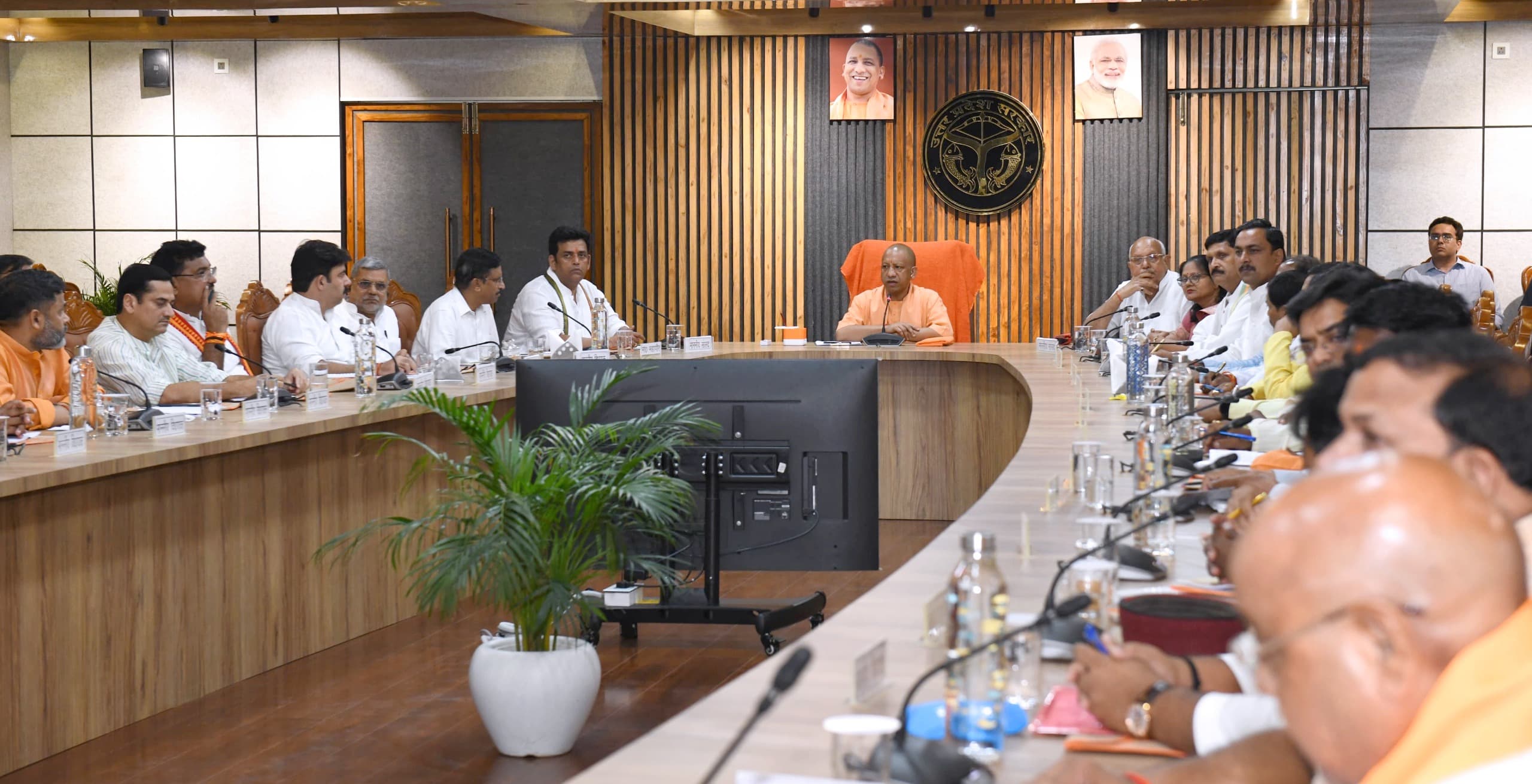 विधानसभावार कार्ययोजना और भावी सड़क प्रस्तावों को एक-एक कर समझा सीएम ने* विधानसभावार कार्ययोजना और भावी सड़क प्रस्तावों को एक-एक कर समझा सीएम ने*