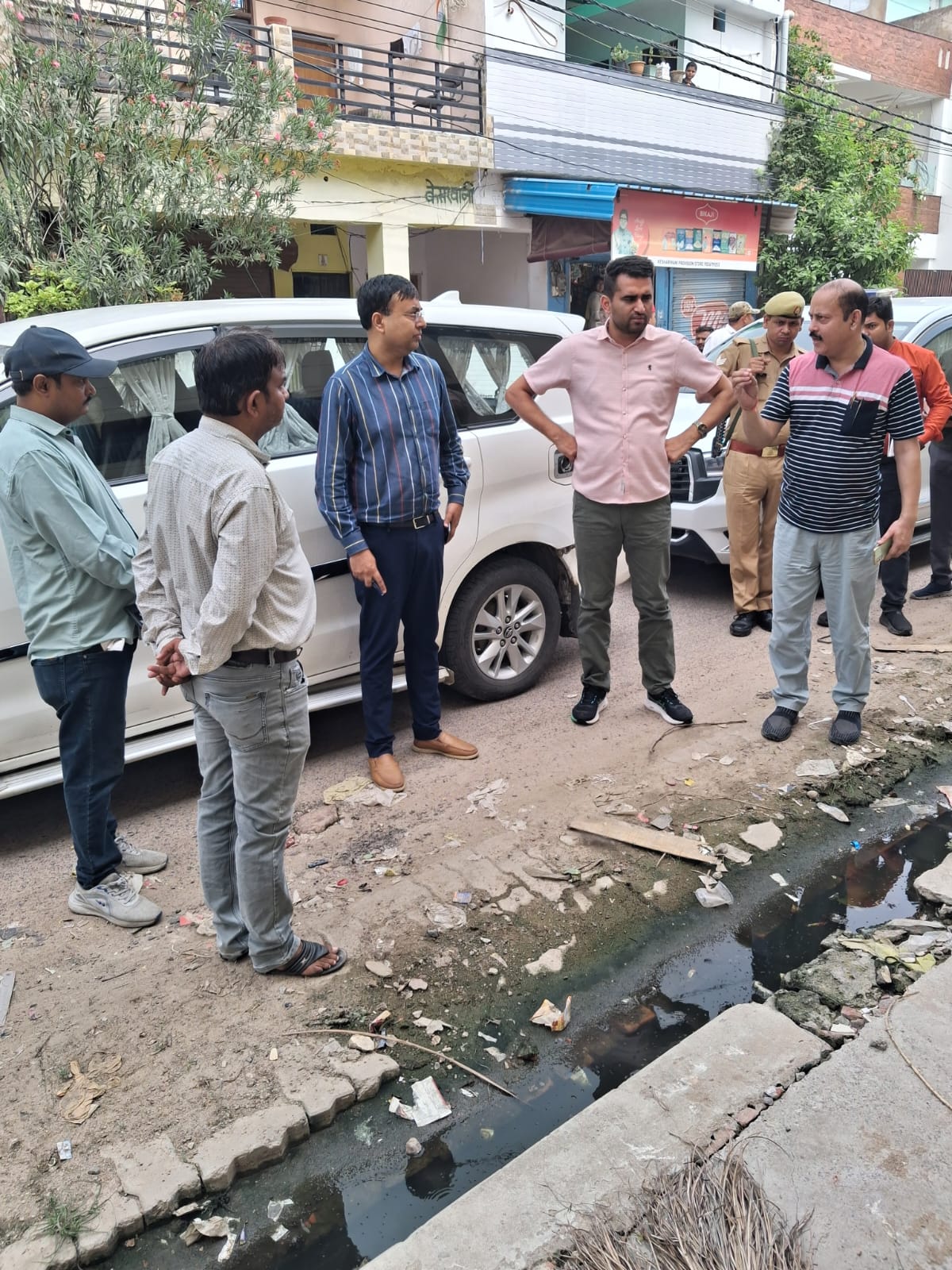 शहर के विभिन्न क्षेत्रों का नगर आयुक्त ने लिया जाएज़ा शहर के विभिन्न क्षेत्रों का नगर आयुक्त ने लिया जाएज़ा