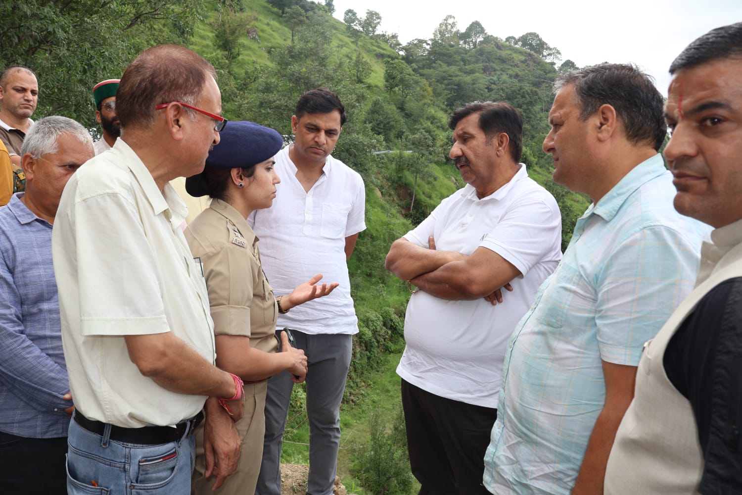 घटना स्थल पर जायजा लेते हुए उप मुख्यमंत्री मुकेश अग्निहोत्री। घटना स्थल पर जायजा लेते हुए उप मुख्यमंत्री मुकेश अग्निहोत्री।