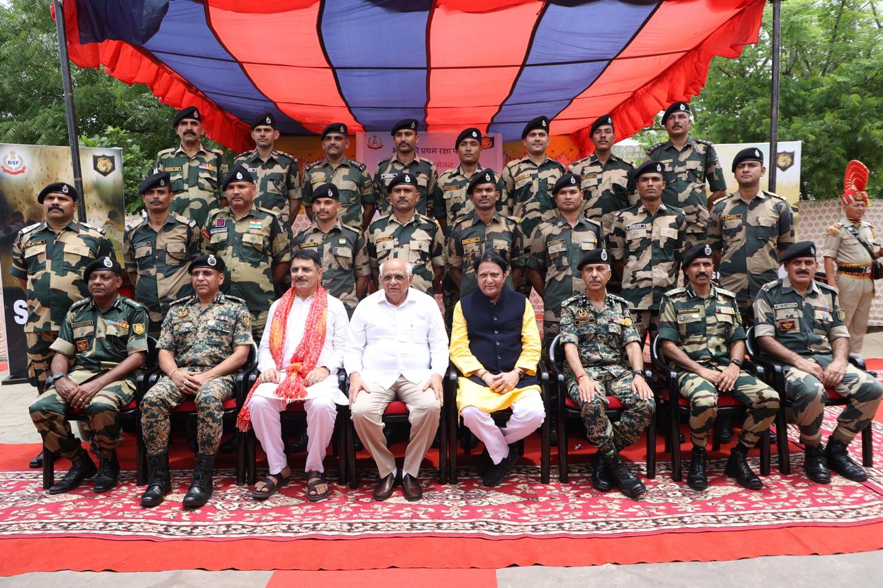 नडाबेट में बीएसएफ के जवानों नडाबेट में बीएसएफ के जवानों