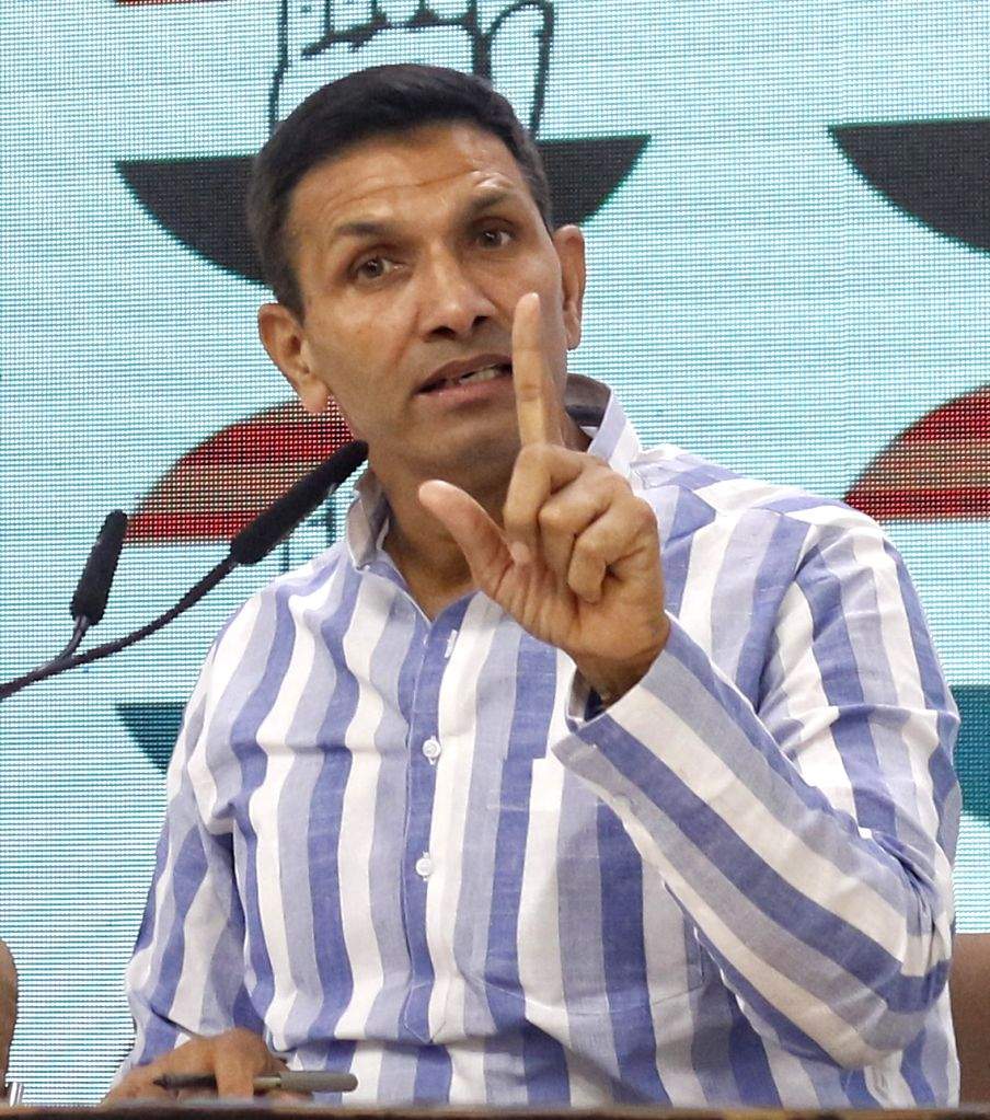 जीतू पटवारी फाइल फाेटाे