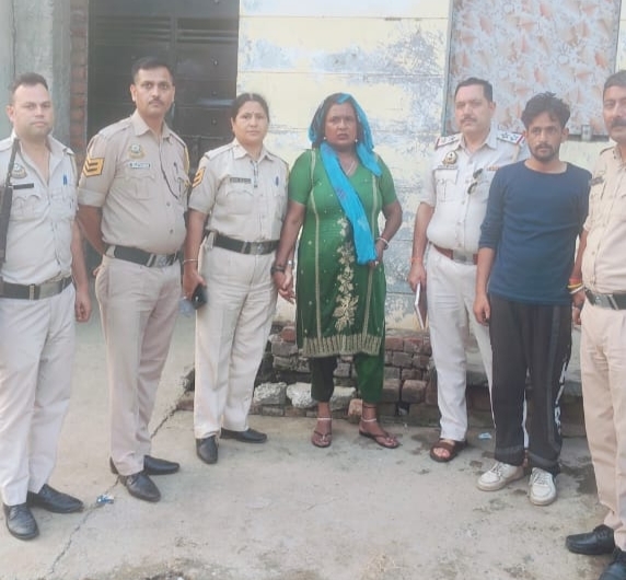 चिट्टे के मामले में पकड़ी गई महिला तस्कर। चिट्टे के मामले में पकड़ी गई महिला तस्कर।
