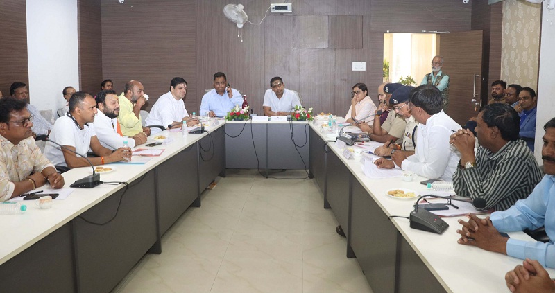 कलेक्टर की अध्यक्षता में श्री गणेश मंदिर खजराना की प्रबंध समिति की बैठक कलेक्टर की अध्यक्षता में श्री गणेश मंदिर खजराना की प्रबंध समिति की बैठक