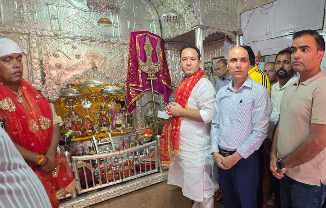 सुनील शर्मा ने मचैल माता मंदिर में मत्था टेका सुनील शर्मा ने मचैल माता मंदिर में मत्था टेका