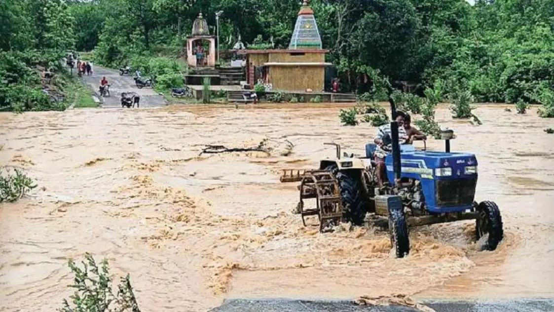 कोरबा में आफत की बारिश: 20 गांवों का संपर्क टूटा, हाथियों का खतरा बढ़ा कोरबा में आफत की बारिश: 20 गांवों का संपर्क टूटा, हाथियों का खतरा बढ़ा