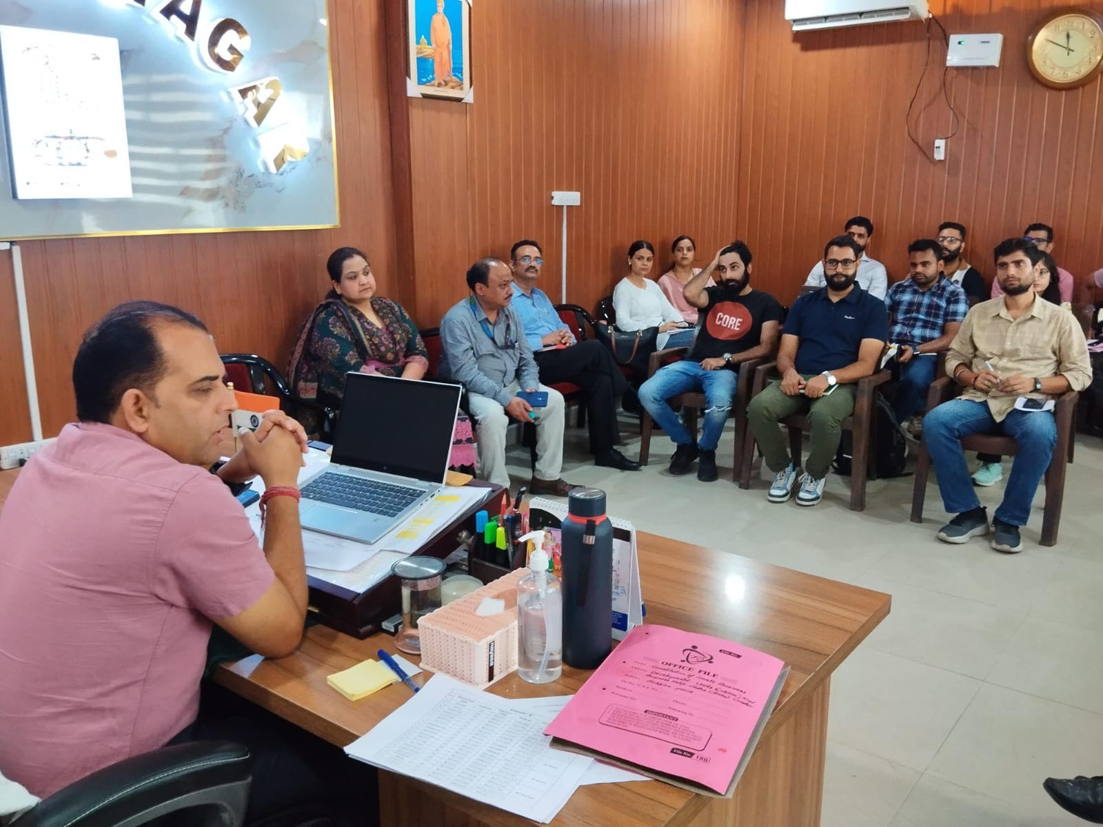 SDM Hiranagar reviewed the implementation of Mission Yuva in the subdivision SDM Hiranagar reviewed the implementation of Mission Yuva in the subdivision