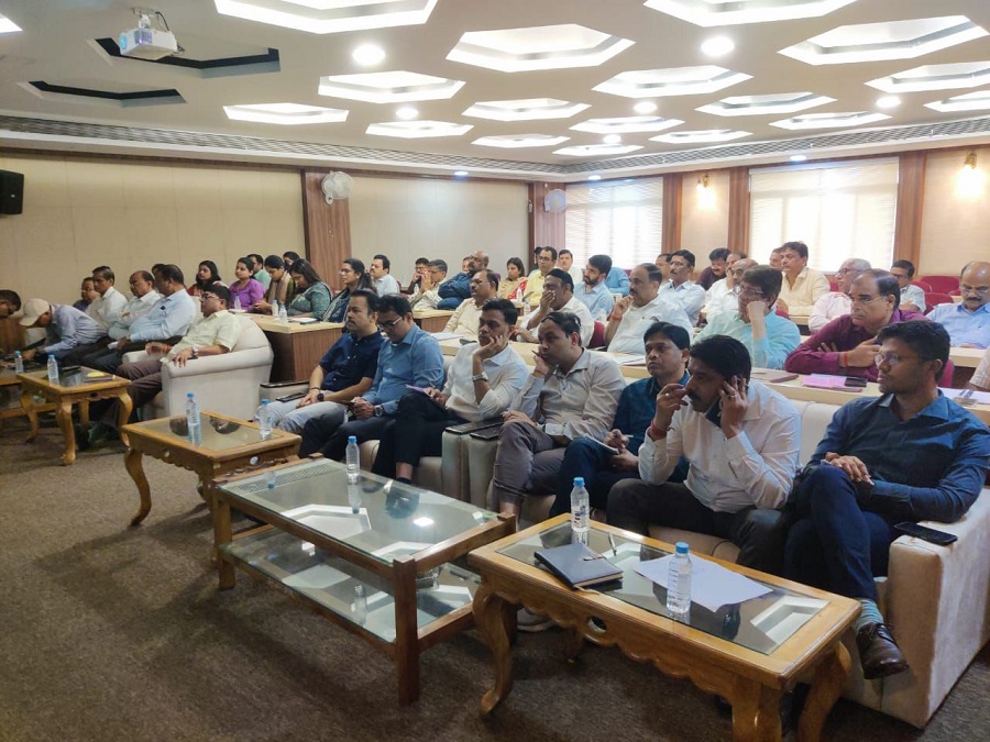 लोक निर्माण विभाग के अधिकारियों को दिया गया तकनीकी प्रशिक्षण लोक निर्माण विभाग के अधिकारियों को दिया गया तकनीकी प्रशिक्षण