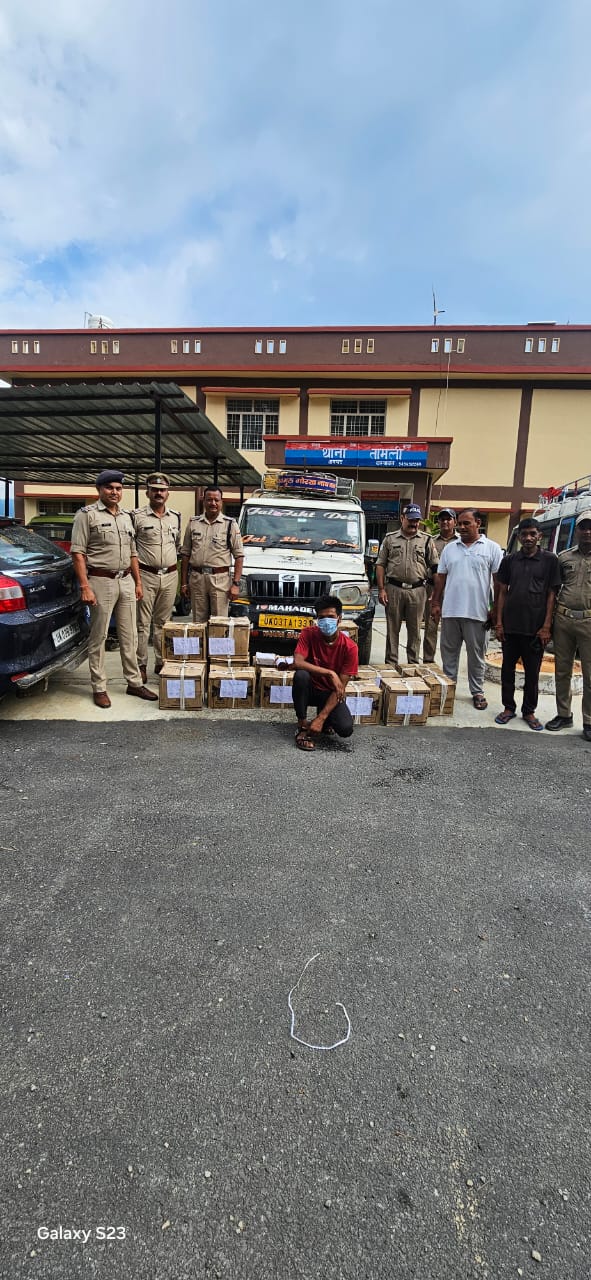 पुलिस द्वारा गिरफ्तार शराब तस्कर पुलिस द्वारा गिरफ्तार शराब तस्कर