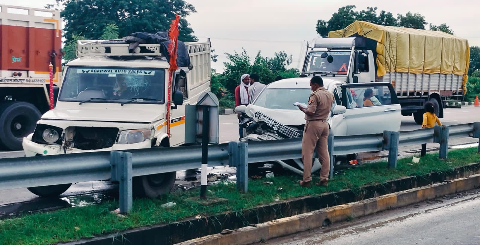 मौके पर दुर्घटनाग्रस्त वाहन