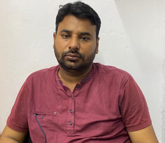 गिरफ्तार लेखपाल विवेक मिश्र। गिरफ्तार लेखपाल विवेक मिश्र।