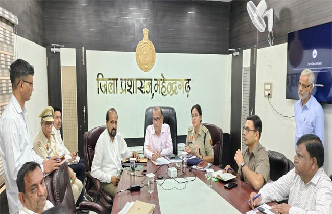 समीक्षा बैठक में मौजूद उपायुक्त डॉ विवेक भारती तथा पुलिस अधीक्षक पूजा वशिष्ठ। समीक्षा बैठक में मौजूद उपायुक्त डॉ विवेक भारती तथा पुलिस अधीक्षक पूजा वशिष्ठ।