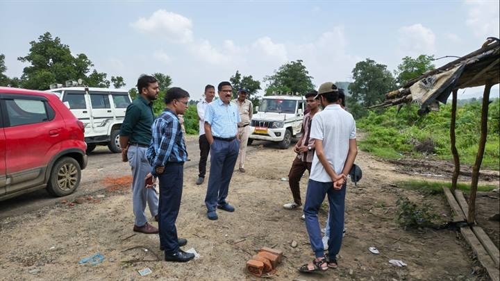 प्रतिबंध के बावजूद वाटरफॉल पहुंचे सैलानी, वाहनों पर की गई चालानी कार्रवाई प्रतिबंध के बावजूद वाटरफॉल पहुंचे सैलानी, वाहनों पर की गई चालानी कार्रवाई