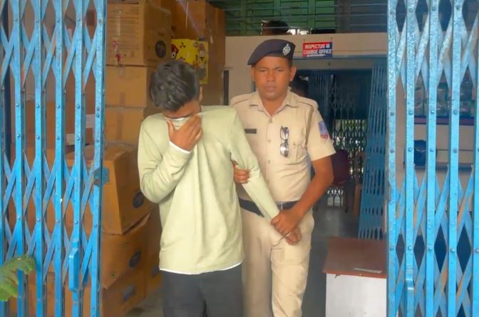 देसी कट्टा के साथ युवक गिरफ्तार देसी कट्टा के साथ युवक गिरफ्तार