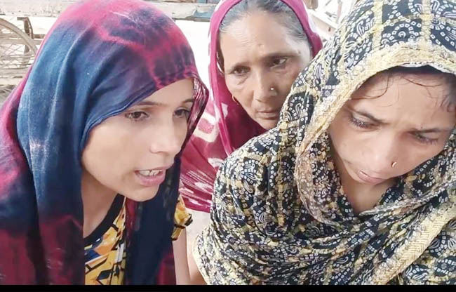 सोनीपत: परिवार के सदस्य अपना दर्द सुनाते हुए सोनीपत: परिवार के सदस्य अपना दर्द सुनाते हुए