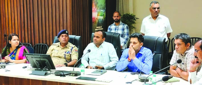 बैठक के दौरान बैठक के दौरान