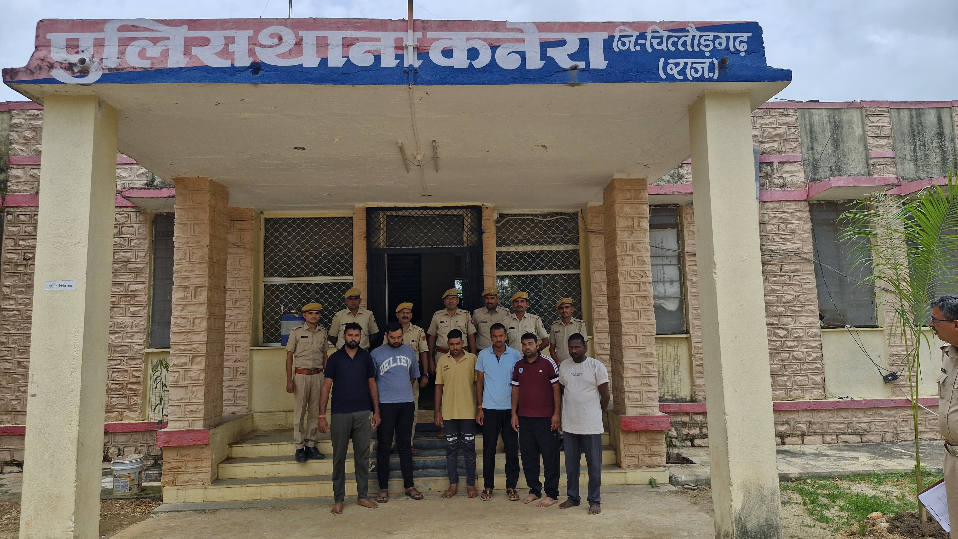 चित्तौड़गढ़ की कनेरा थाना पुलिस ने हत्या के मामले में गिरफ्तार किए आरोपित। चित्तौड़गढ़ की कनेरा थाना पुलिस ने हत्या के मामले में गिरफ्तार किए आरोपित।