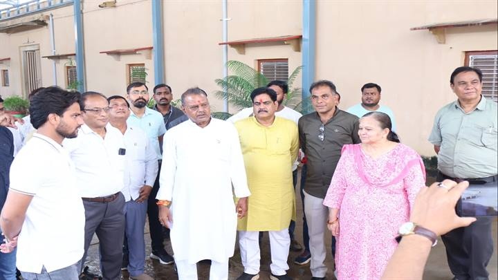 मंत्री कुशवाह ने गोरखी स्कूल में चल रहे निर्माण कार्य का किया निरीक्षण