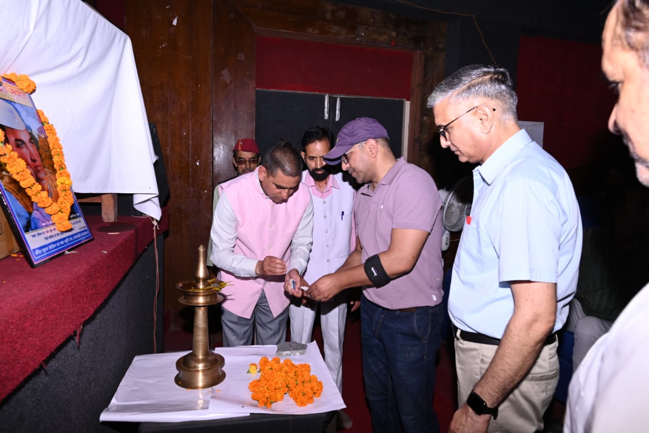 सुमन दिवस पुण्यतिथि में हुआ सम्मान समारोह का आयोजन सुमन दिवस पुण्यतिथि में हुआ सम्मान समारोह का आयोजन
