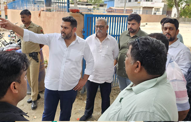 सोनीपत: विधायक निखिल मदान नवीन वाटर बूस्टर का औचक निरीक्षण करते हुए सोनीपत: विधायक निखिल मदान नवीन वाटर बूस्टर का औचक निरीक्षण करते हुए