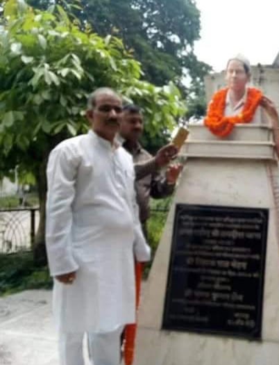 शाहिद वत्स को श्रद्धांजलि देते शाहिद वत्स को श्रद्धांजलि देते