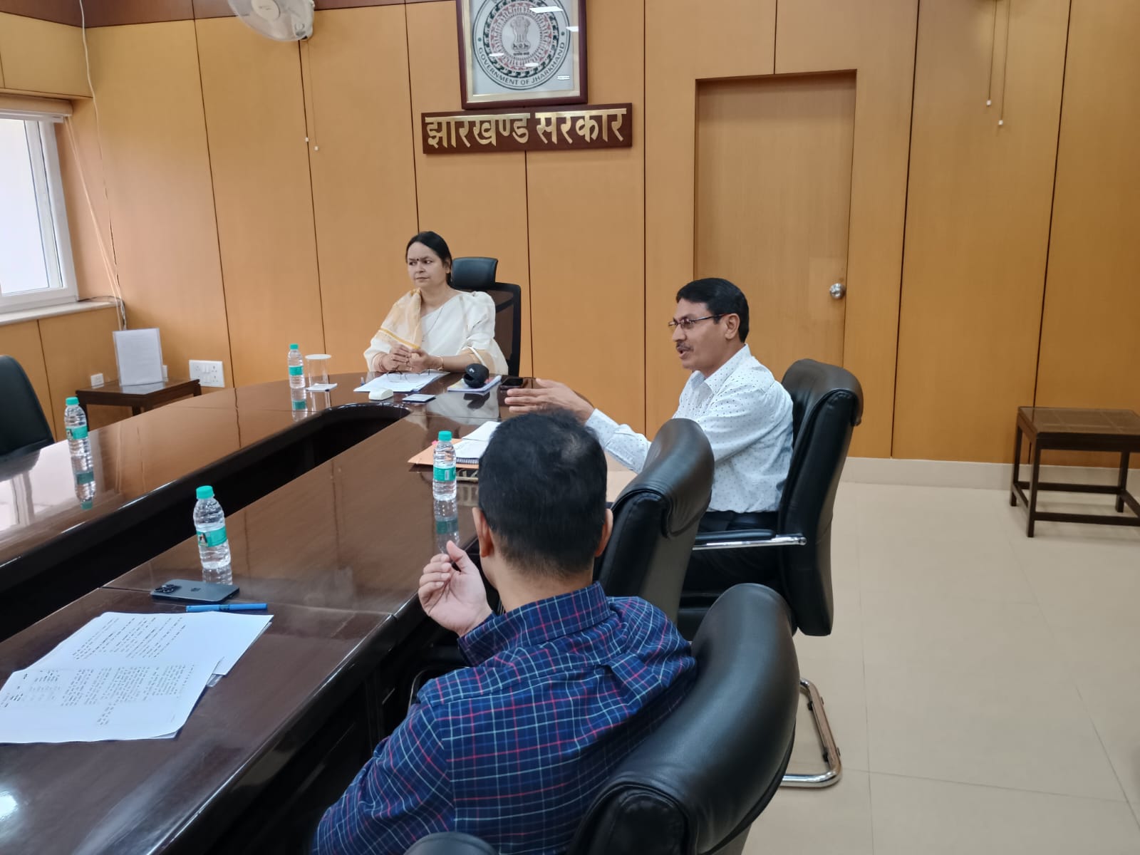 मुख्य सचिव बैठक करते मुख्य सचिव बैठक करते