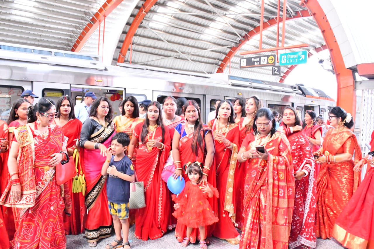 कार्यक्रम के दौरान ली गयी ग्रुप फोटो