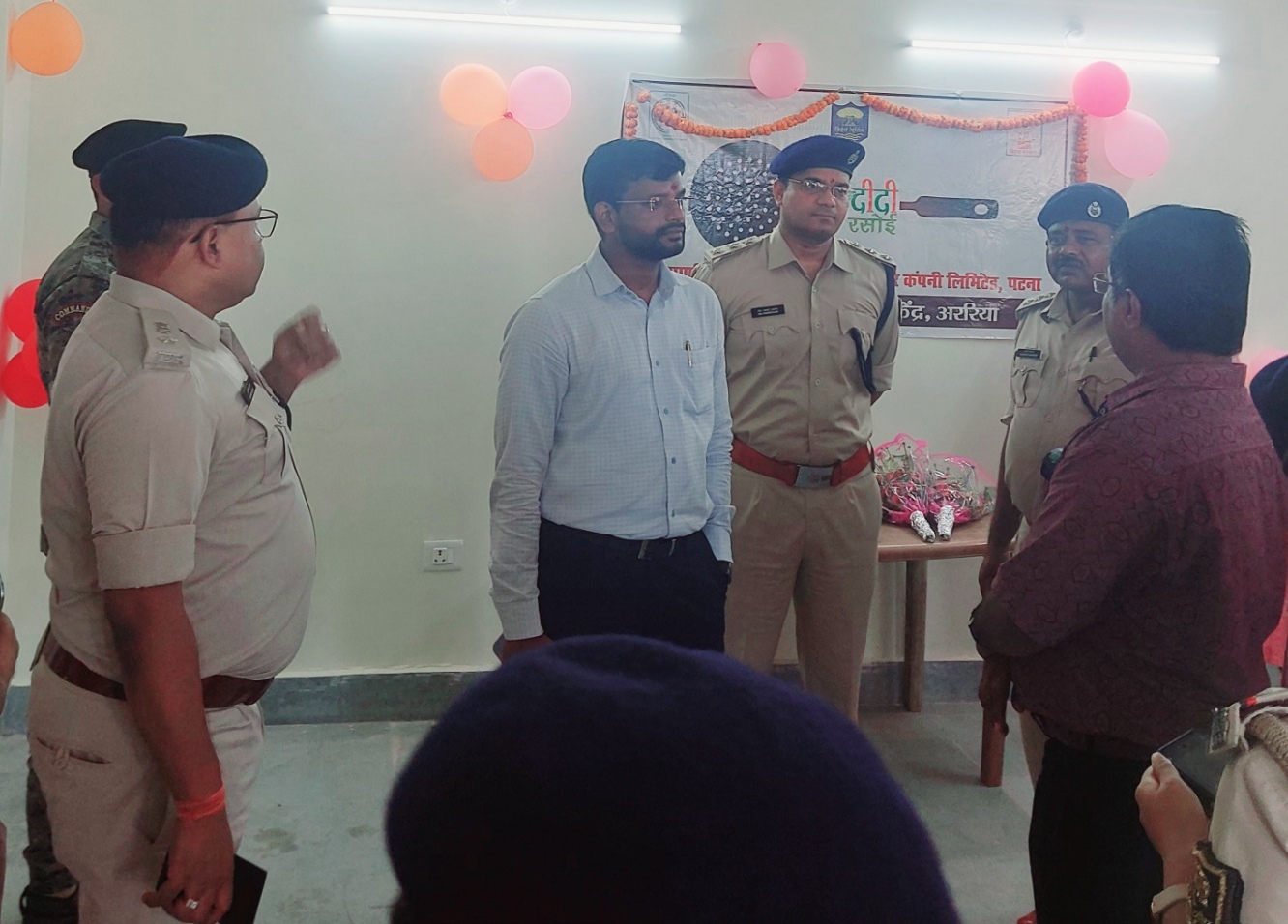 अररिया फोटो:उद्घाटन करते डीएम और एसपी अररिया फोटो:उद्घाटन करते डीएम और एसपी