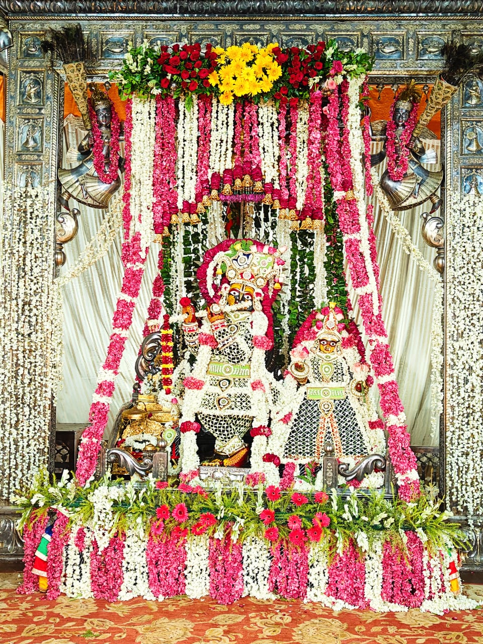 गोविंद देवजी मंदिर में हरियाली तीज महोत्सव रविवार को:अखंड सुख-सौभाग्य की कामना के साथ होगा गायत्री महायज्ञ गोविंद देवजी मंदिर में हरियाली तीज महोत्सव रविवार को:अखंड सुख-सौभाग्य की कामना के साथ होगा गायत्री महायज्ञ