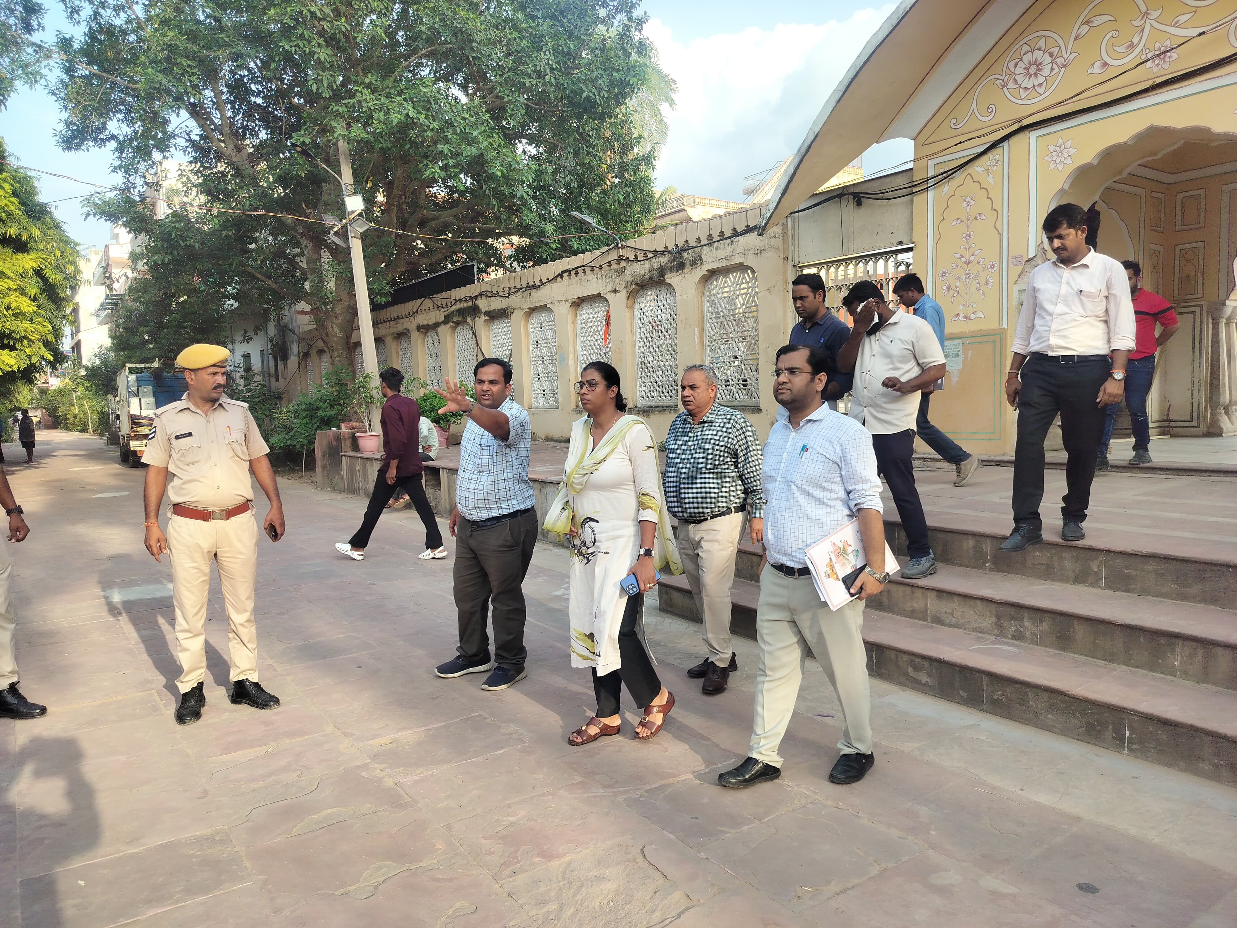 हेरिटेज निगम आयुक्त ने किया तीज माता सवारी मार्ग का निरीक्षण हेरिटेज निगम आयुक्त ने किया तीज माता सवारी मार्ग का निरीक्षण