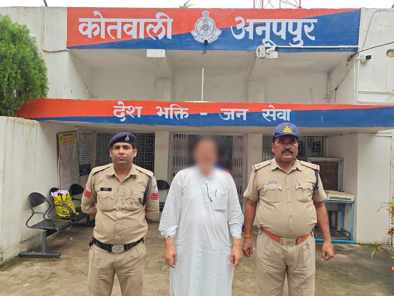 गिरफ्तार रिसोर्ट मालिक गिरफ्तार रिसोर्ट मालिक