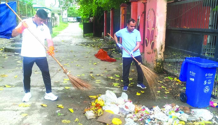 सफाई अभियान के दौरान सफाई अभियान के दौरान
