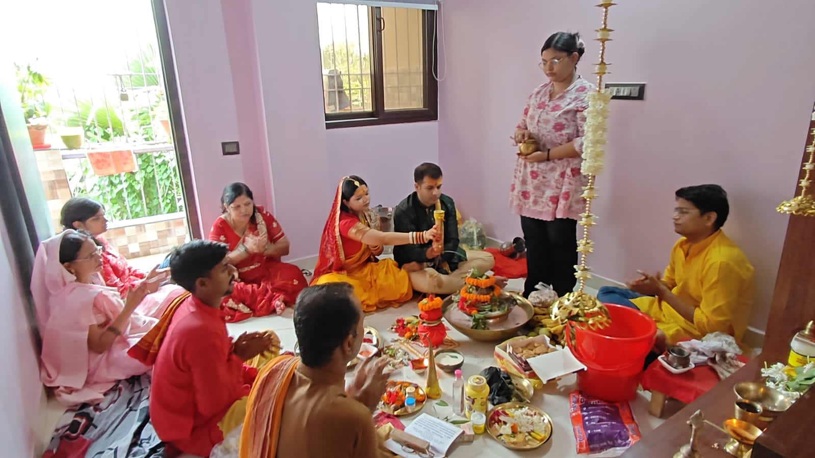 रुद्राभिषेक करते समाजसेवी रुद्राभिषेक करते समाजसेवी