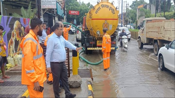 वर्षा काल में निगम की आपदा प्रबंधन टीम मैदान में वर्षा काल में निगम की आपदा प्रबंधन टीम मैदान में
