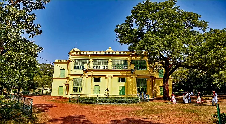 पांच साल बाद पर्यटकों के लिए खुलेगा विश्वभारती विश्वविद्यालय परिसर, 3 अगस्त से हेरिटेज वॉक की शुरुआत पांच साल बाद पर्यटकों के लिए खुलेगा विश्वभारती विश्वविद्यालय परिसर, 3 अगस्त से हेरिटेज वॉक की शुरुआत