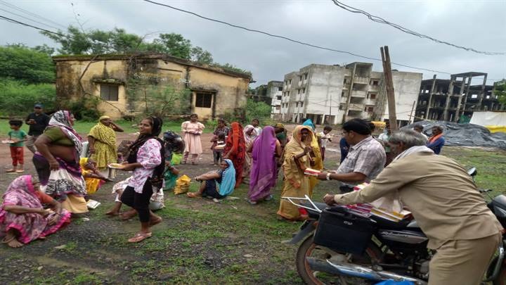 विदिशाः बेतवा नदी के किनारे बसे परिवारों का सुरक्षित स्थान पर स्थानांतरण विदिशाः बेतवा नदी के किनारे बसे परिवारों का सुरक्षित स्थान पर स्थानांतरण
