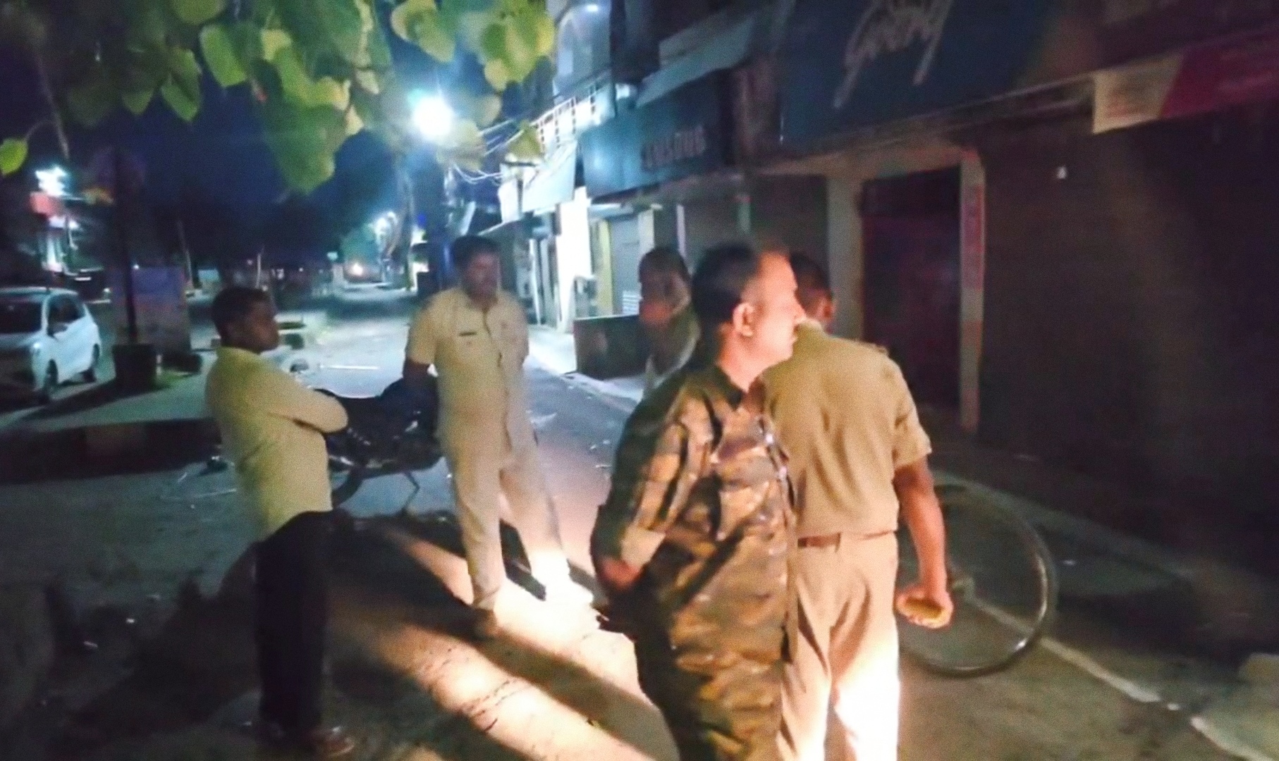 अररिया फोटो:मौके पर पहुंची पुलिस अररिया फोटो:मौके पर पहुंची पुलिस